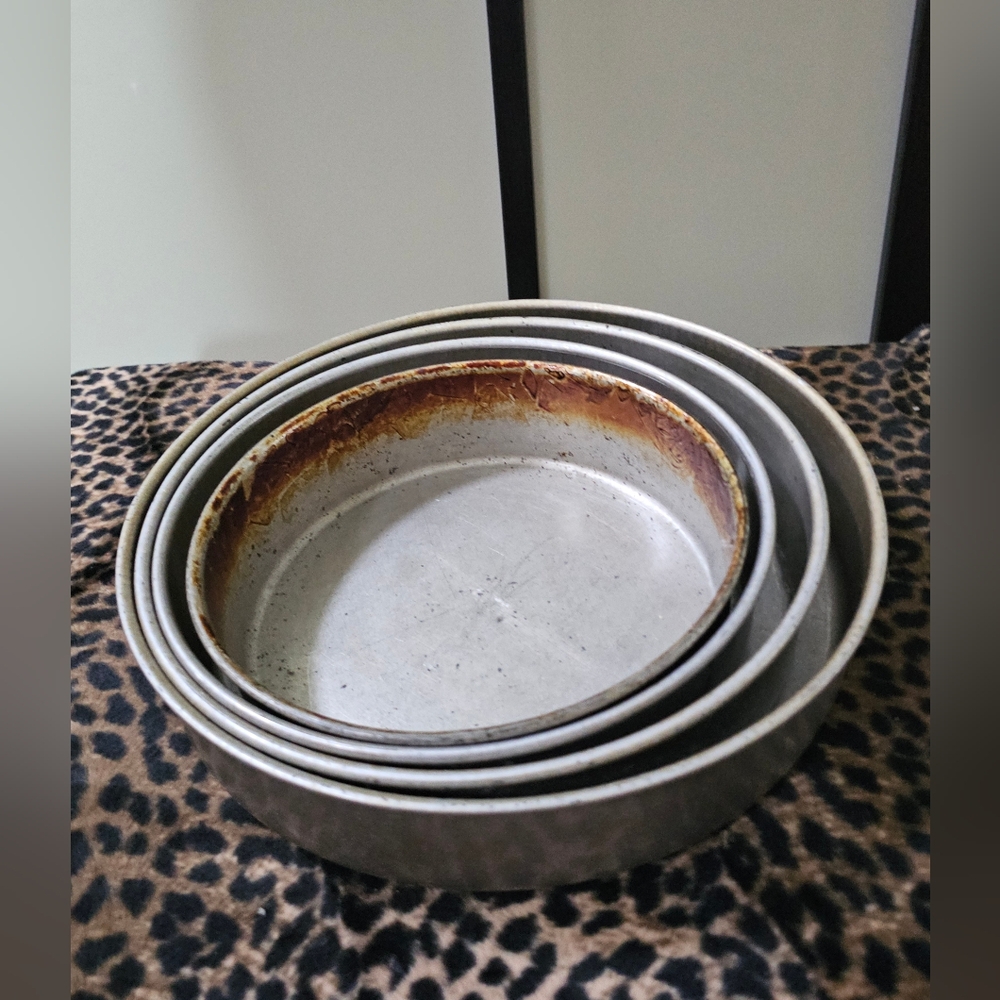 VINTAGE PROFESSIONAL STEEL METAL BAKING PANS SET 4 IN 4 SIZES 10" 9.5" 8.5" 7.5